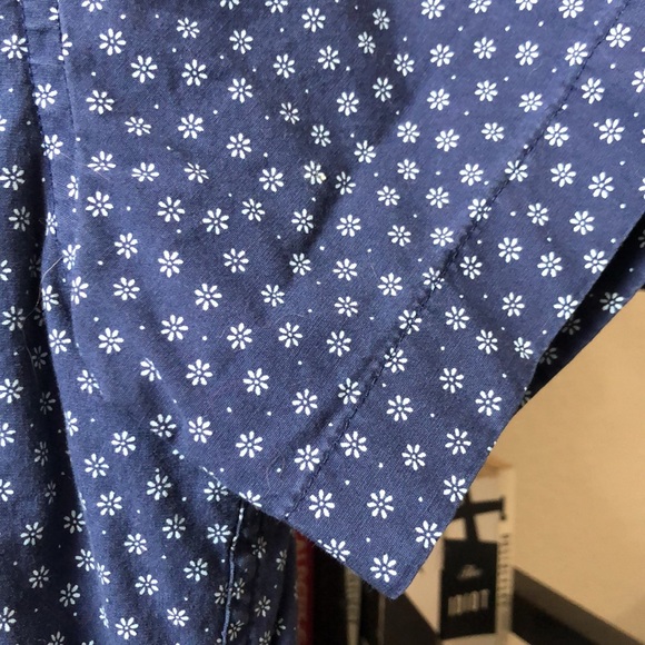 J. Crew: 98% Organic Cotton, Slim Blue Men’s Button Down - Picture 4 of 12